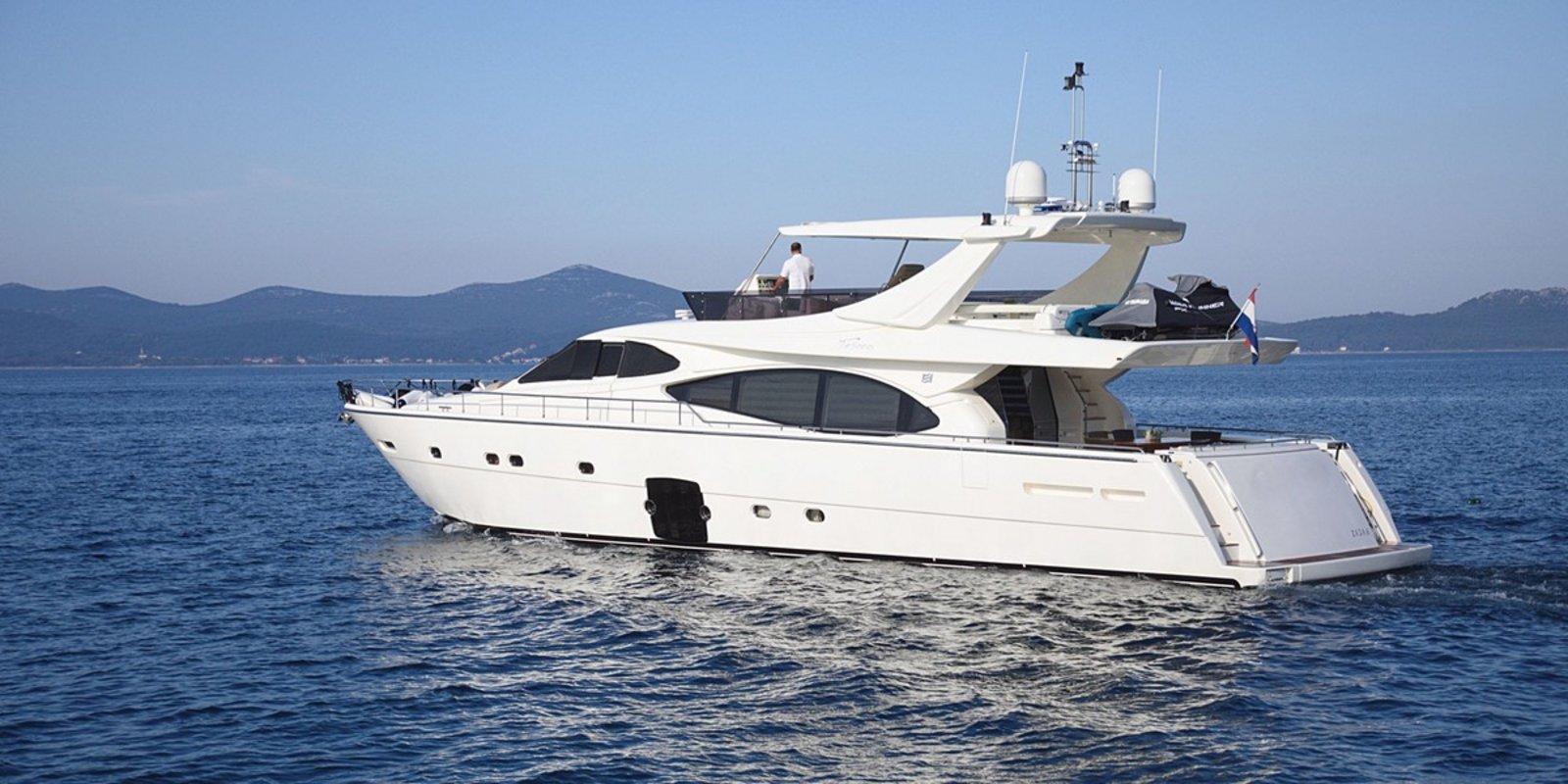 Ferretti Yachts 780 HT 